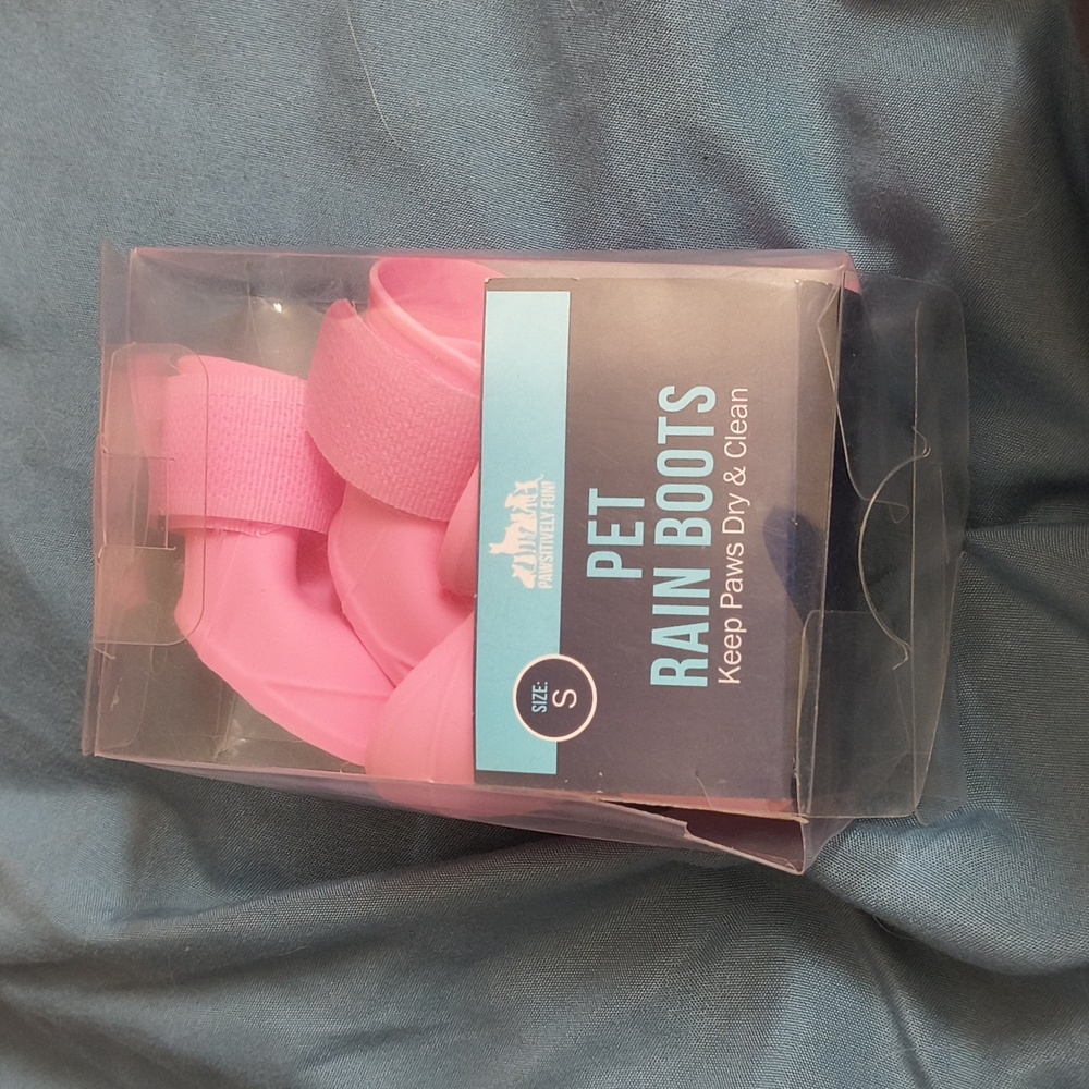 Small Pet Rain Boots *New In Box*